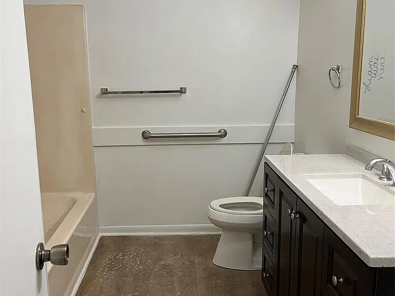 616B Normal Park Dr #B — Photo 12