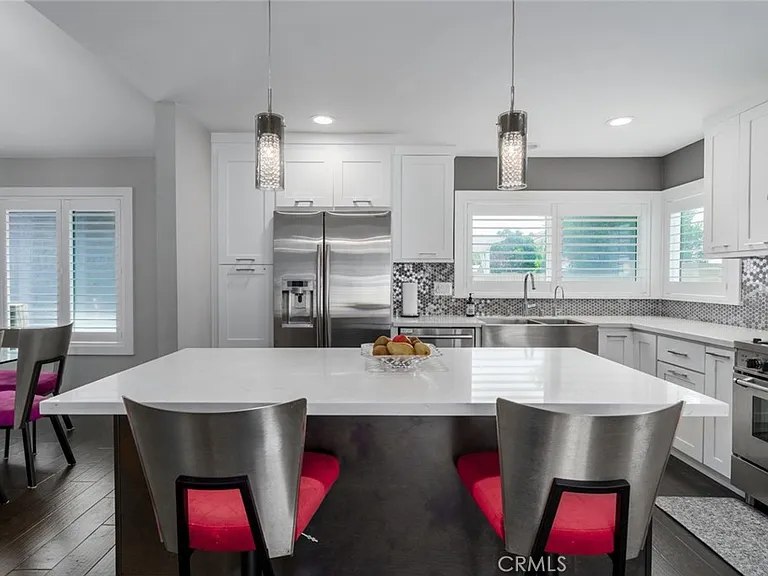 13014 Espinheira Dr — Photo 8