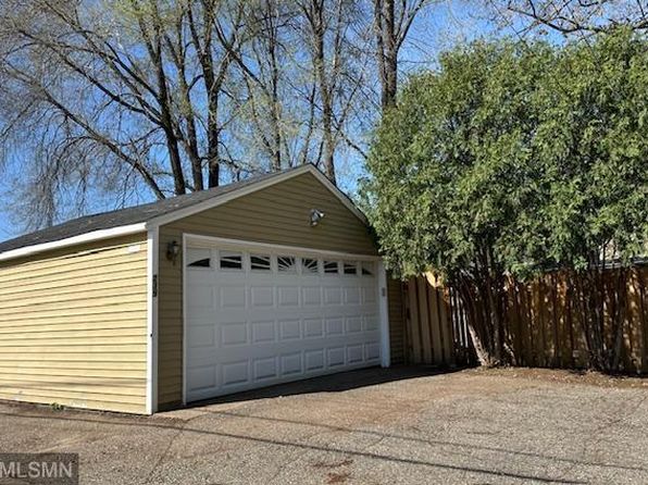 239 19th Ave N, Hopkins, MN 55343