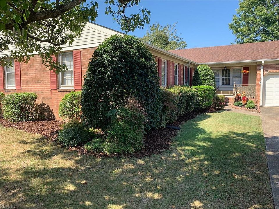 1st image of 829 Moffat Ln
