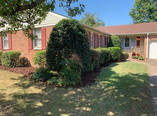 829 Moffat Ln, Virginia Beach, VA 23464