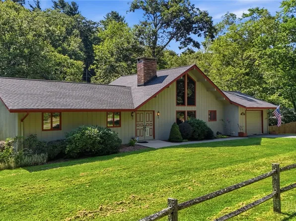 2472 Flat Top Road, Blowing Rock, NC 28605