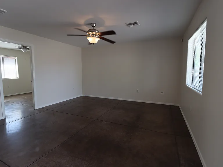1020 E Silver St — Photo 16