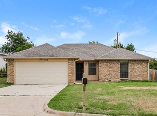 908 Blue Ridge Dr, Burleson, TX 76028