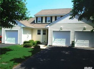 14 Blackberry Cmns, Riverhead, NY 11901
