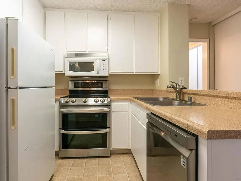 1855 Diamond St #301 — Photo 4