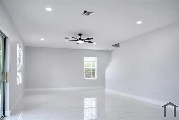 509 SW 27th Ter — Photo 31