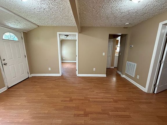 4th image of 220 Lutie St