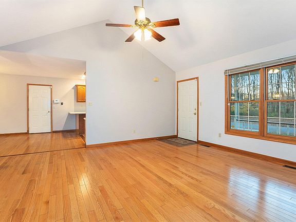5th image of 59202 Fairwind Dr