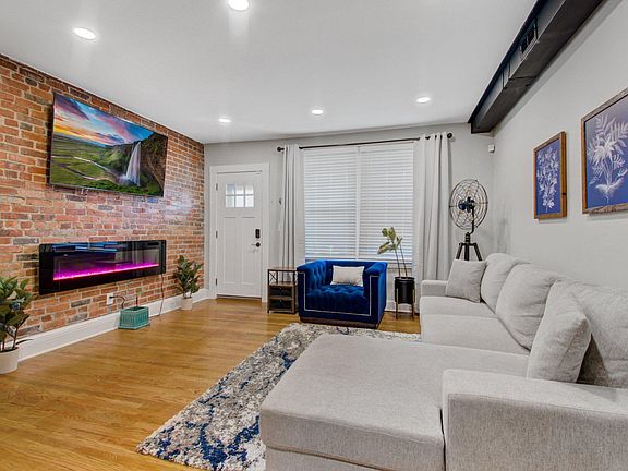3rd image of 310 Elrino St