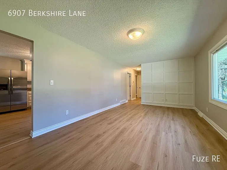 6907 Berkshire Ln — Photo 11