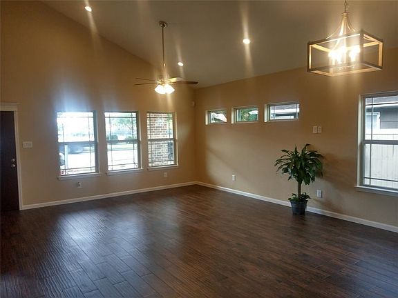 3rd image of 6423 Lawndale St