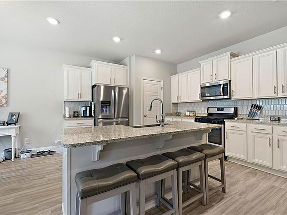 4th image of 9083 Oak Alley Ct