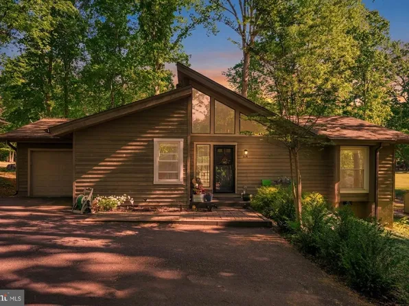 214 Sand Trap Ln, Locust Grove, VA 22508