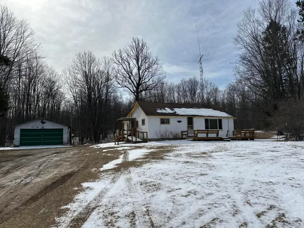 11219 Sparr Rd, Johannesburg, MI 49751