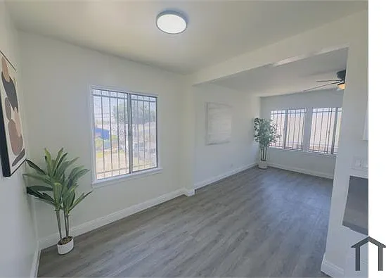 810 W 62nd St #4 — Photo 12