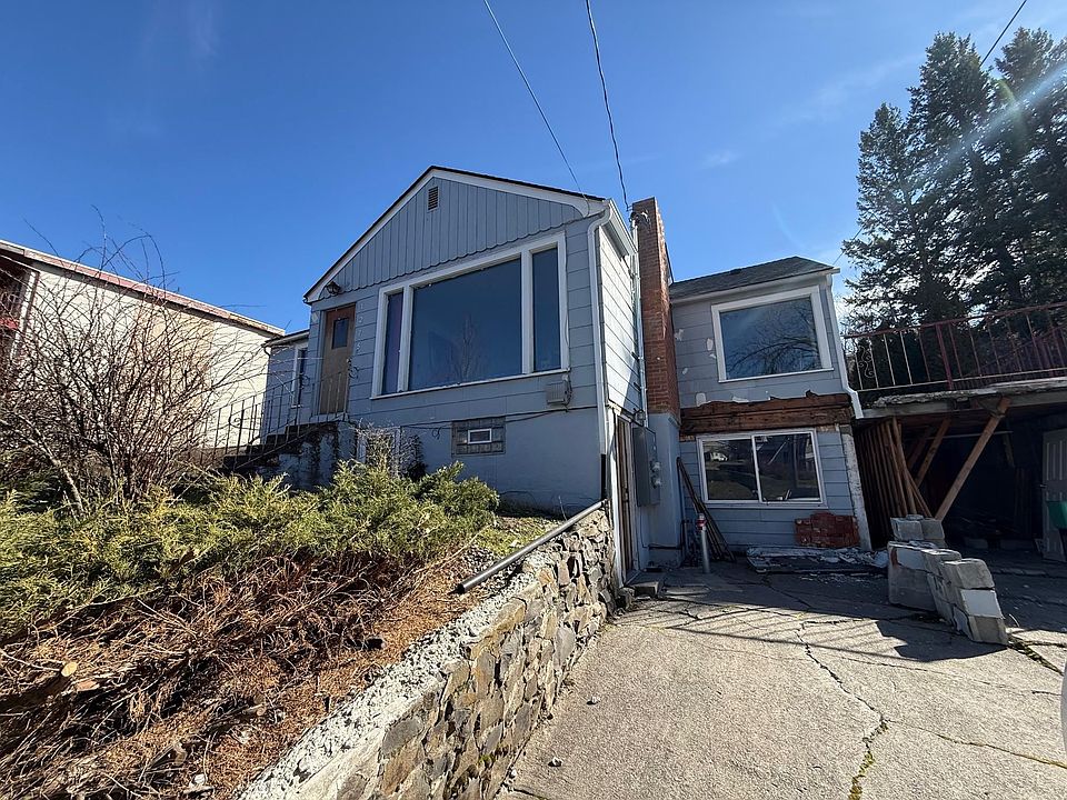 1st image of 1275 NE Valley Rd