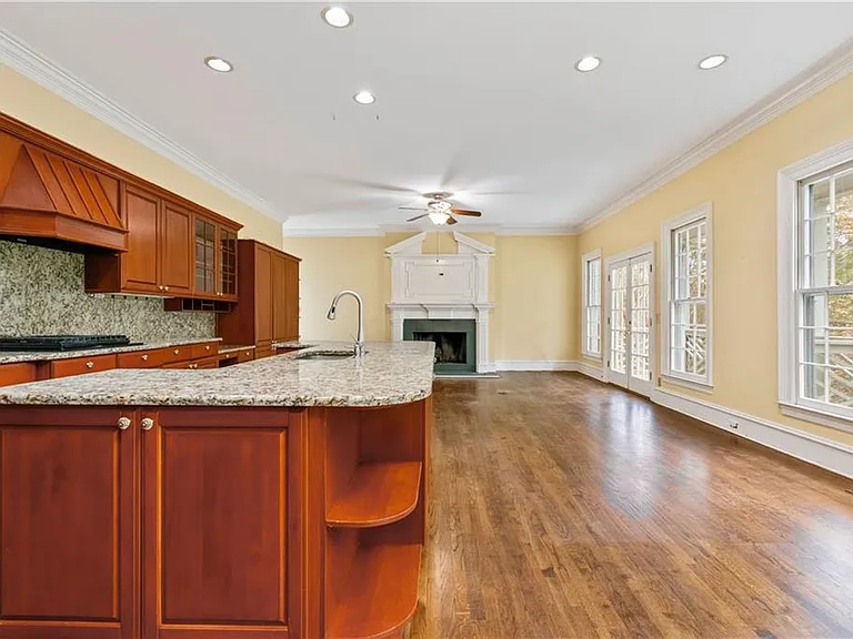 430 W Wesley Rd NW — Photo 23