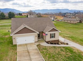 132 Settlers Pointe Cir, Maryville, TN 37804