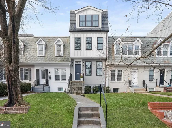3719 R St NW, Washington, DC 20007