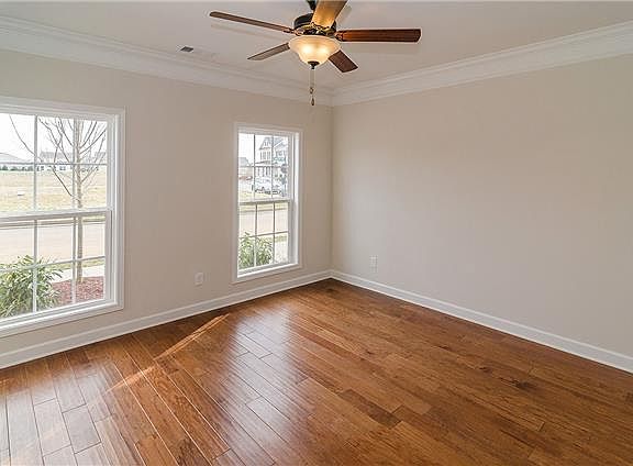 4th image of 218 Walden Village Ln