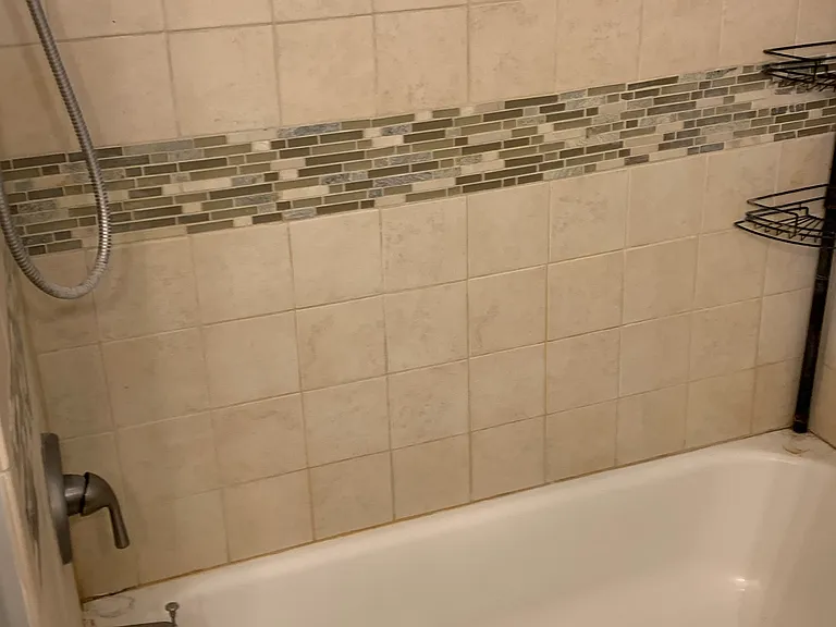 928 Windsor Dr — Photo 2