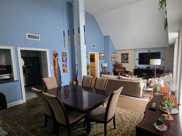 10081 Shearwater Ct #81, Jersey City, NJ 07305