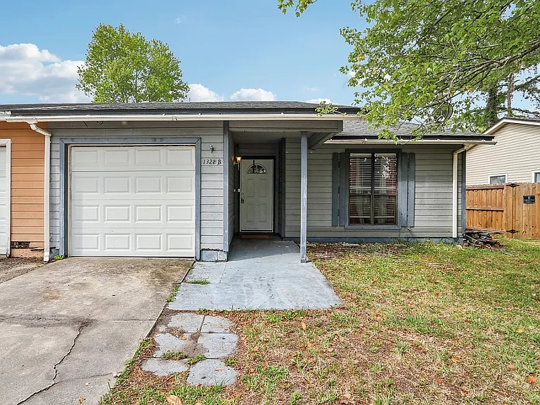 1328 Bay Hill Blvd #B — Photo 1
