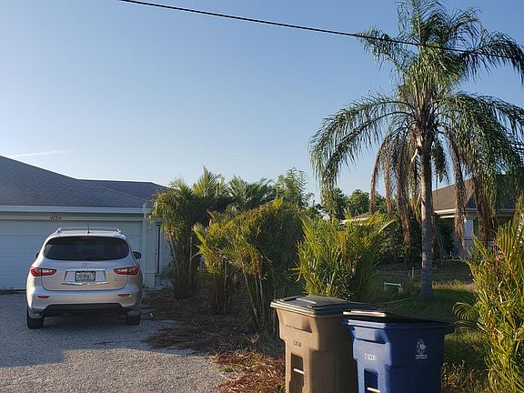 2nd image of 4794 Golfview Blvd