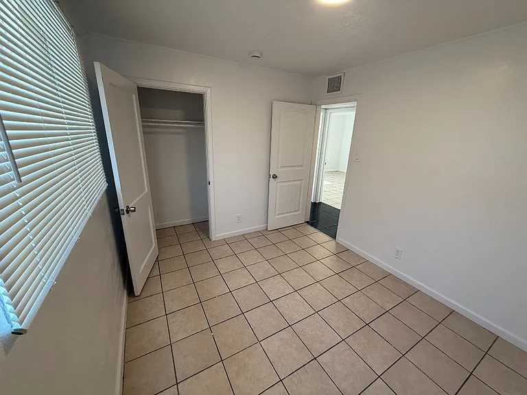 2921 W Moreland St — Photo 17
