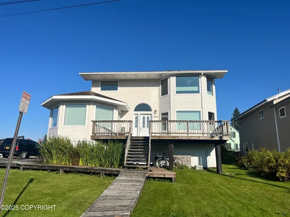 302 N 3rd St, Petersburg, AK 99833