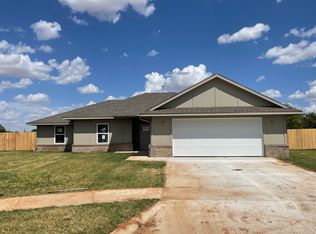 1012 Village Dr, Altus, OK 73521