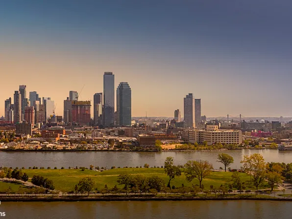 25 Sutton Place South image 11 of 14