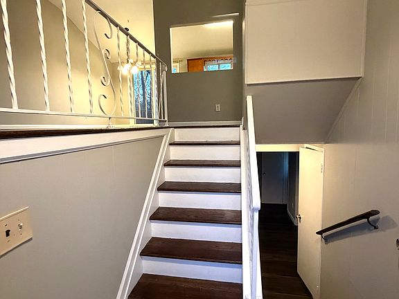 4th image of 40 Larch Dr