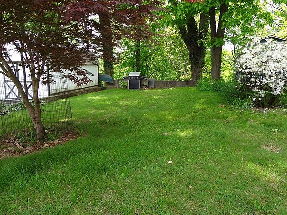 4th image of 226 Blythe Ave