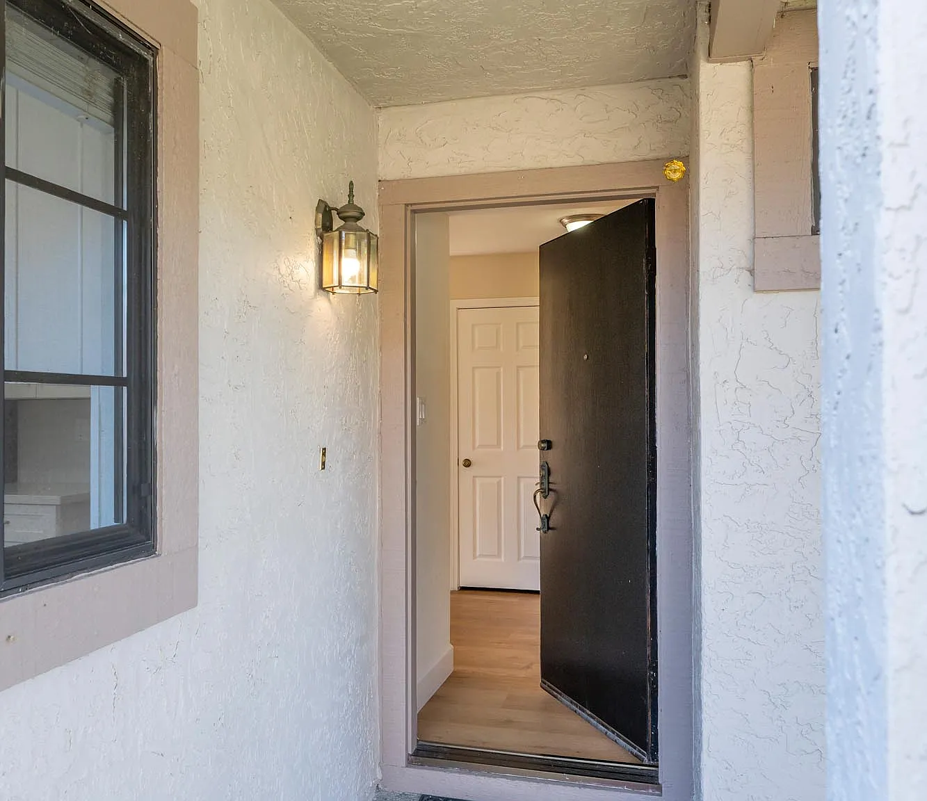 3 bed, 2.5 bath, 1730 sqft, $6,150 — Photo 2