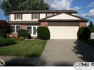 5942 Diamond Dr, Troy, MI