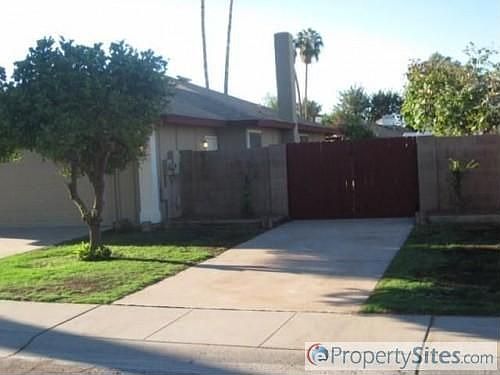 3rd image of 4619 W Cochise Dr