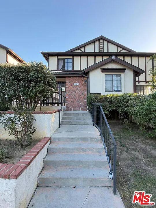 3 bed, 2.5 bath, 1418 sqft, $4,000 — Photo 3