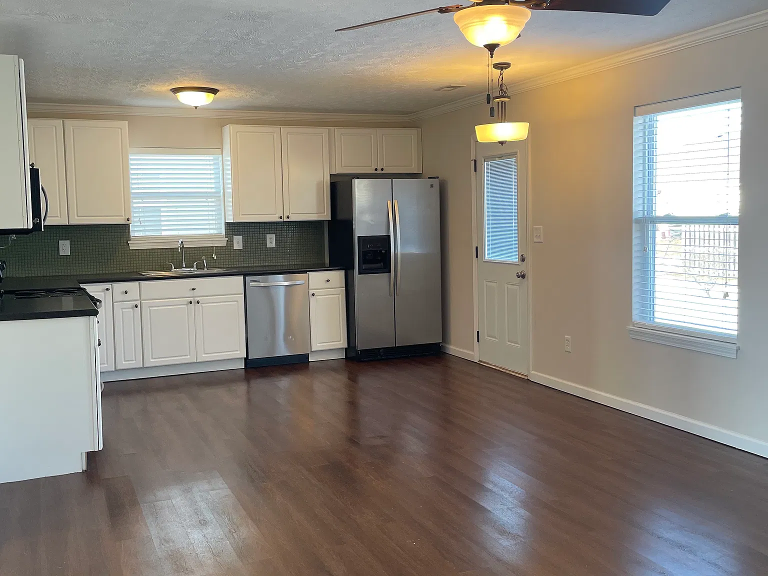 3 bed, 1038 sqft, $1,650 — Photo 4
