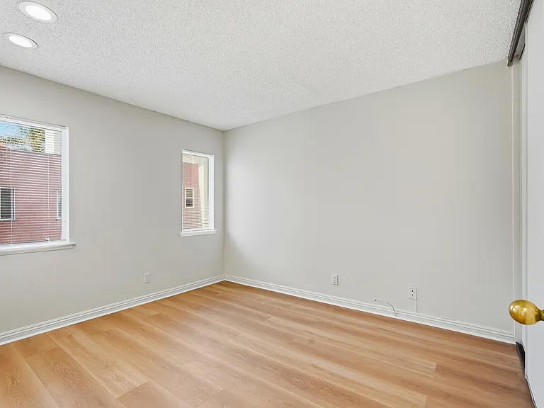 13901 Olive View Ln — Photo 22