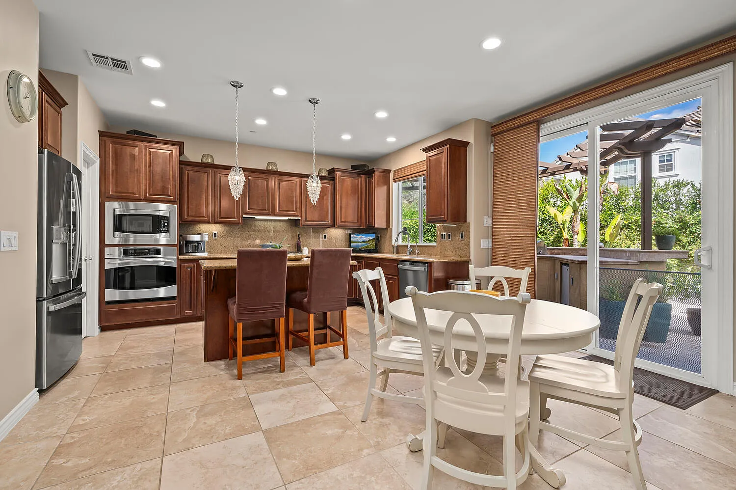4 bed, 2.5 bath, 2579 sqft, $11,250 — Photo 4