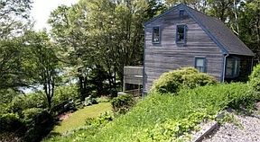 3rd image of 20 Eel River Cir