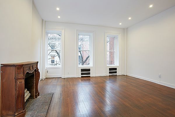 1st image of 116 E 62nd St #3