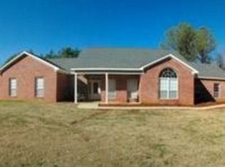 1153 Lake Lowndes Rd, Columbus, MS 39702