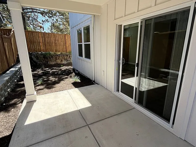 2539 NE Studio Rd — Photo 21