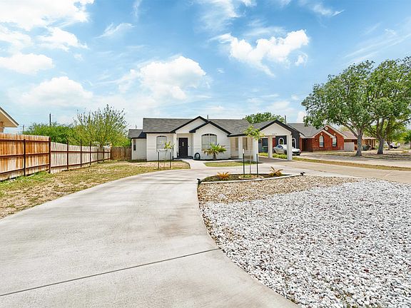 3rd image of 107 Terrace Cir