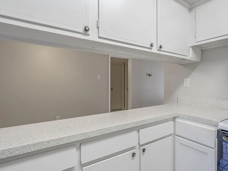 Barclay Apartments - ASK ABOUT OUR SPRING MOVE-IN SPECIAL TODAY! — Photo 36