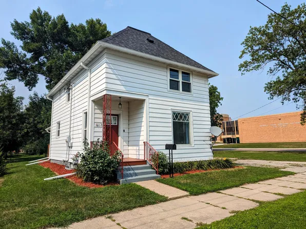 417 Hoosac St E, Waterville, MN 56096