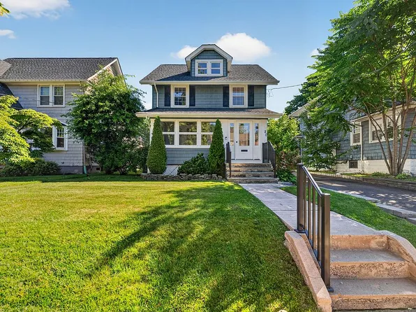 20 W Van Ness Ave, Rutherford, NJ 07070